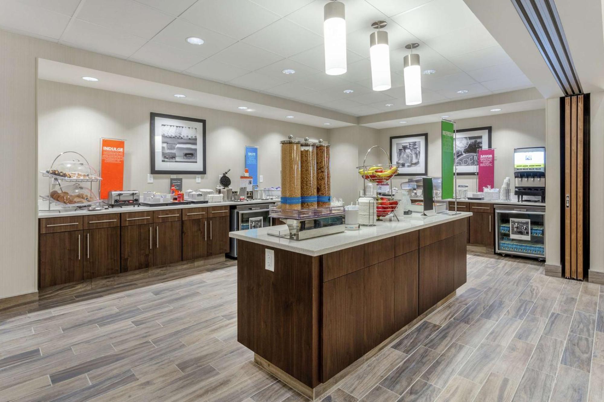 Hampton Inn & Suites Burlington Esterno foto